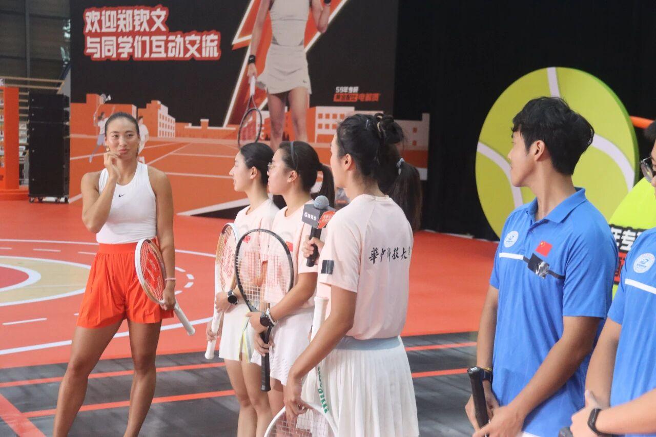 在赛场拿出, 新生 在赛场拿出, 新生